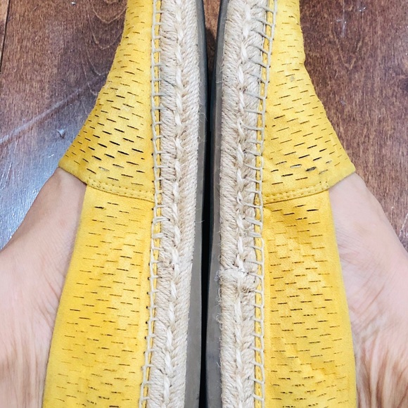 Franco Sarto gold shoes. - Picture 4 of 5